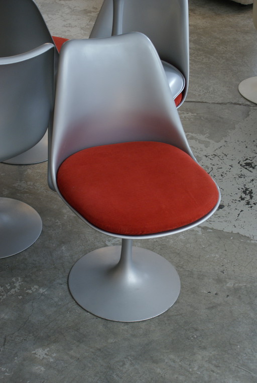 6 Knoll Tulip Stoelen Speciale Editie 50e Verjaardag