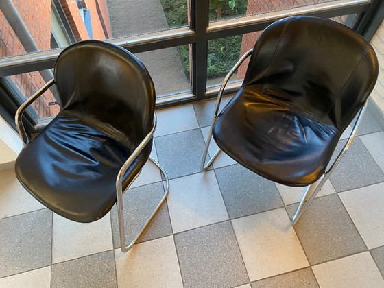 Image 1 of Chaises design vintage en cuir noir / Fabriquées en Italie, état neuf
