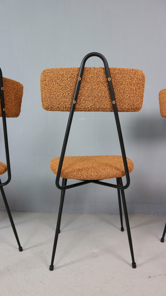 Image 1 of Ensemble de 4 chaises de salle à manger italiennes nouvellement tapissées 1950