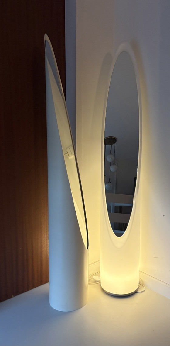 Image 1 of Miroir sur pied avec éclairage style Unghia