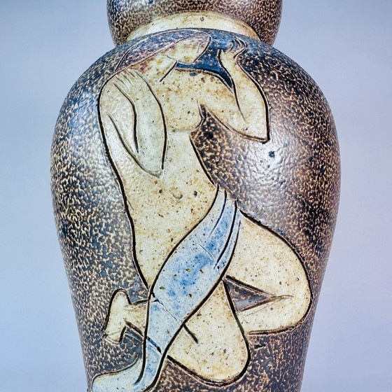 Image 1 of Terraco Draak Beesel Unica vaas met naaktfiguur – 36 cm, Mid-Century Modern