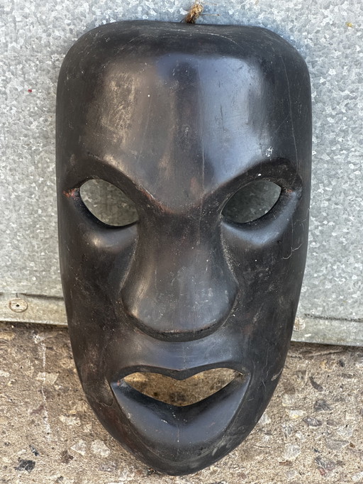 Masque Africain en bois sculpté - XX e siècle 