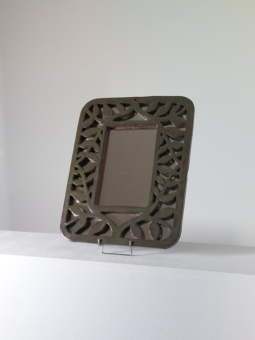 Vintage keramische wandspiegel, ontworpen door een kunstenaar, met bloemendecoratie.