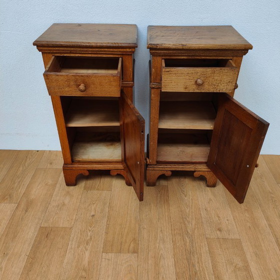 Image 1 of Set antiker Nachttische und Beistelltische aus Eiche