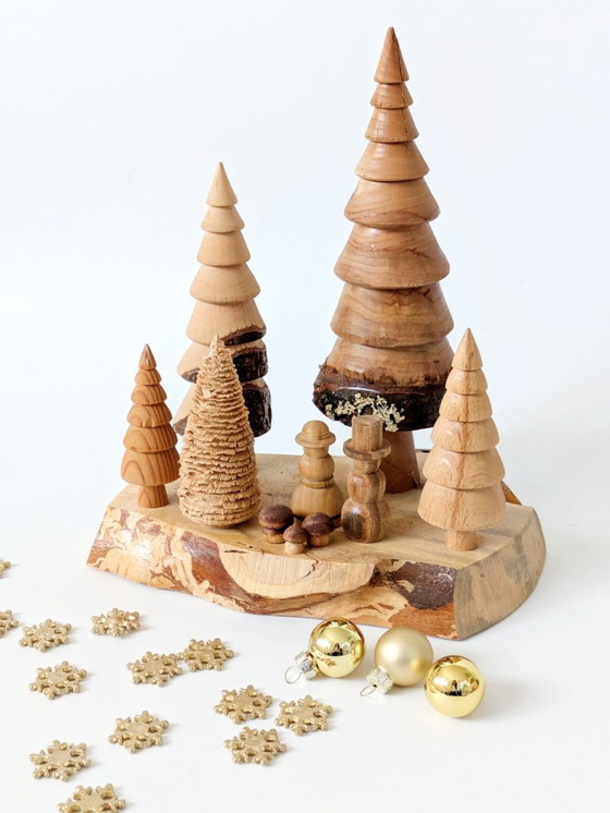 Image 1 of Vintage handgemaakte houten winterscène | Duitse Erzgebirge volkskunst