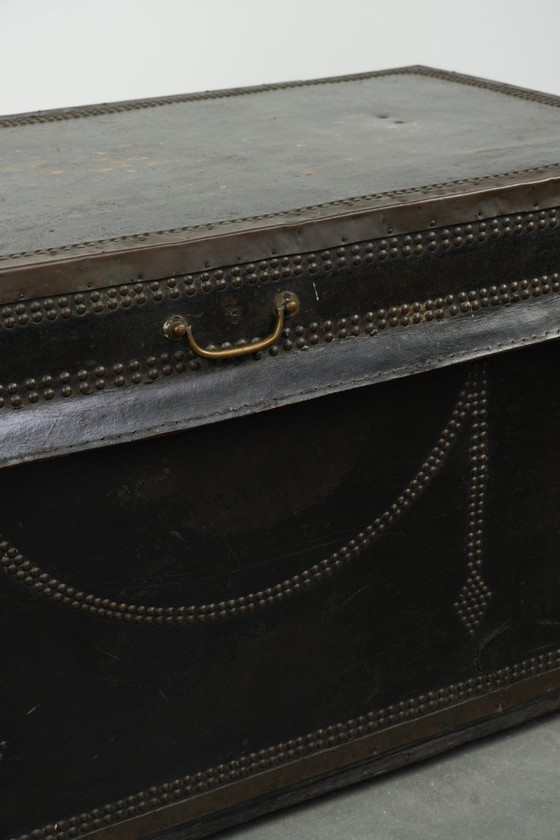 Characterful antique Chinese chest from the 19th century with a beautiful patina, finished with decorative (photo 11 of 14)