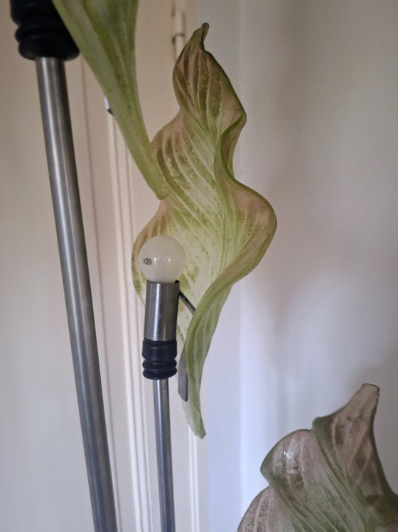 Image 1 of Lampada da terra con paralumi in vetro di Murano a forma di foglia, anni '90
