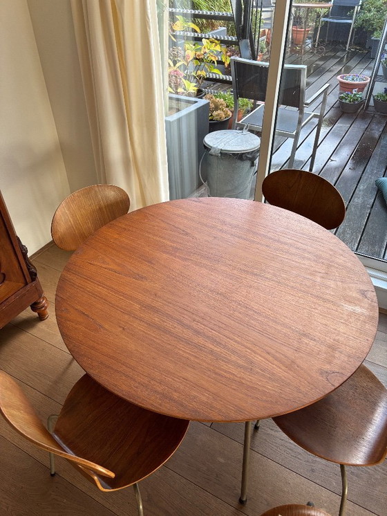 Image 1 of 4 sillas Ant + mesa y taburete Dot de Frits Hansen