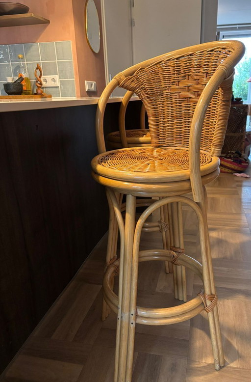 Sgabello da bar girevole vintage in rattan