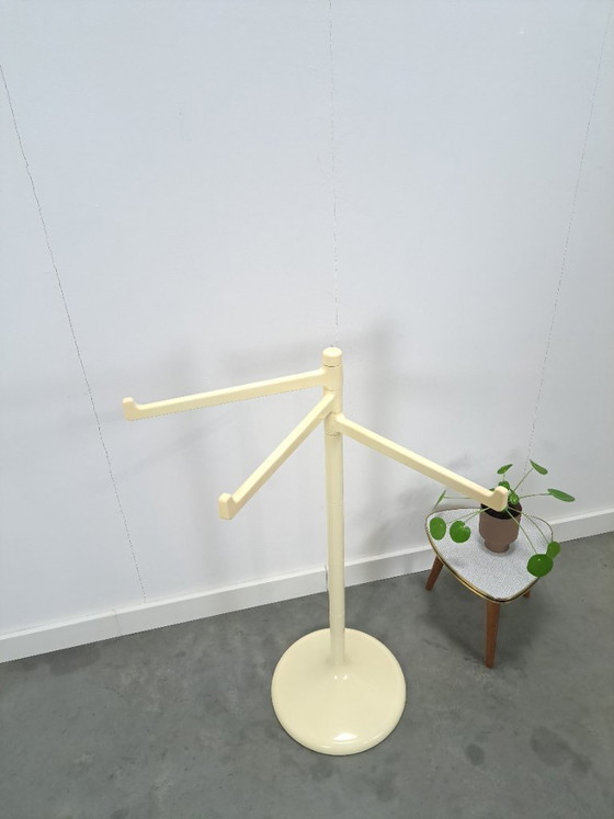 Image 1 of Jaren 70 kunststof handdoekenrek