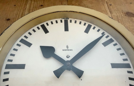 Image 1 of Beige Industriewanduhr von Siemens, 1950er Jahre