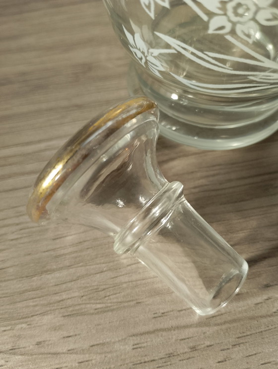 Image 1 of Kristallen karaf toegeschreven aan Baccarat Saint Louis, gegraveerd met het nummer 11.