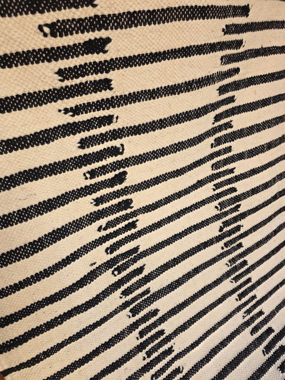 Image 1 of Tappeto Kilim marocchino a trama piatta a righe bianche e nere 150 x 100 cm