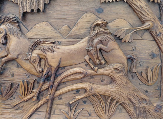 Image 1 of Tableau en bois sculpté,  bas relief