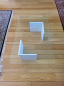 Table basse en verre avec base en marbre blanc