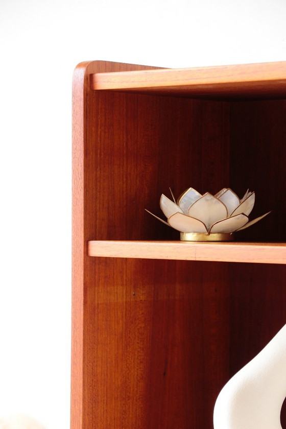 Image 1 of Librería escandinava de teca con frente de cristal