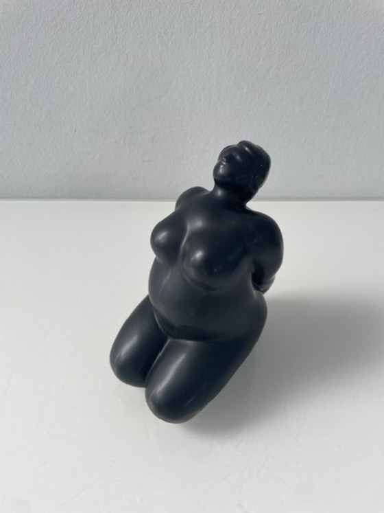 Image 1 of Set di 2 statuette femminili moderne in ceramica nera opaca