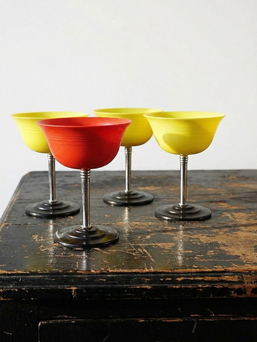 4 cuencos de postre Art Déco en Nudawn y Catalin, Canadá, década de 1930.