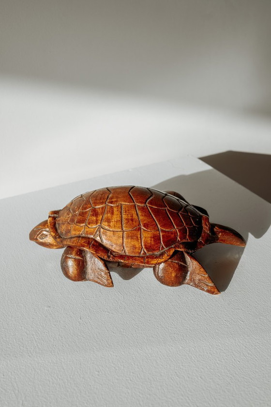 Image 1 of Handgefertigte Schmuckschatulle aus Holz in Form einer Schildkröte