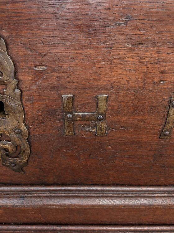 Image 1 of Baule/cassapanca antico in rovere con coperchio arcuato - XVII/inizio XVIII secolo