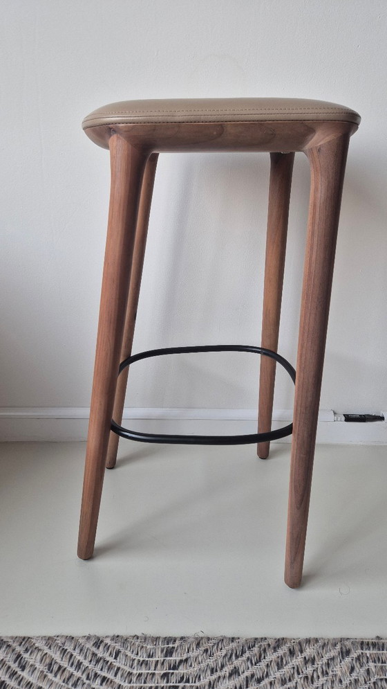 3 x Artisan Neva Hocker, 79 cm hoch, mit Ledersitz und schwarzer Fußstütze, in sehr gutem Zustand – Barhocker (photo 6 of 24)