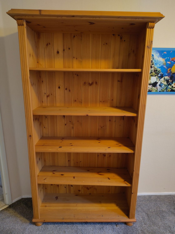 Image 1 of Bücherregal aus massivem Kiefernholz