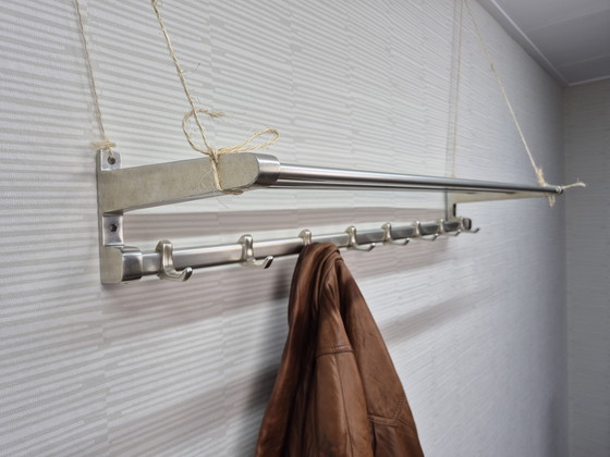 Image 1 of Aluminium Kapstok: Vintage Wandkapstok Met Legplank