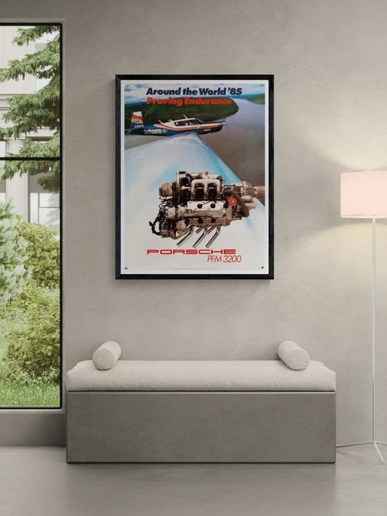 Image 1 of Porsche PFM 3200 In giro per il mondo – 1985 – Poster originale vintage Porsche di Strenger Grafik Design – Moderno – 102x76 cm