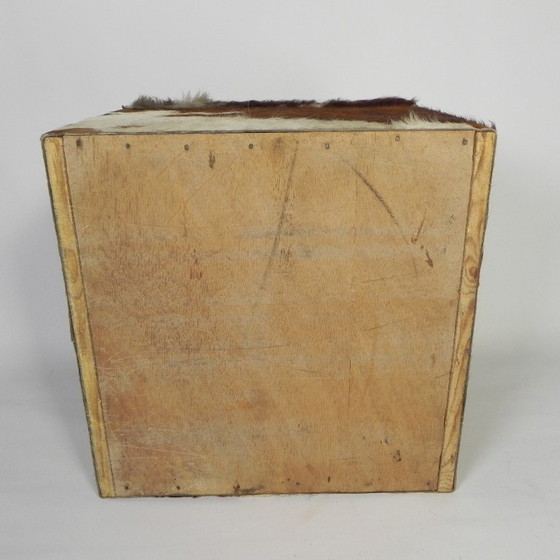 Image 1 of Pouf vintage, coffre de rangement recouvert de cuir de vache, Pays-Bas, années 1950