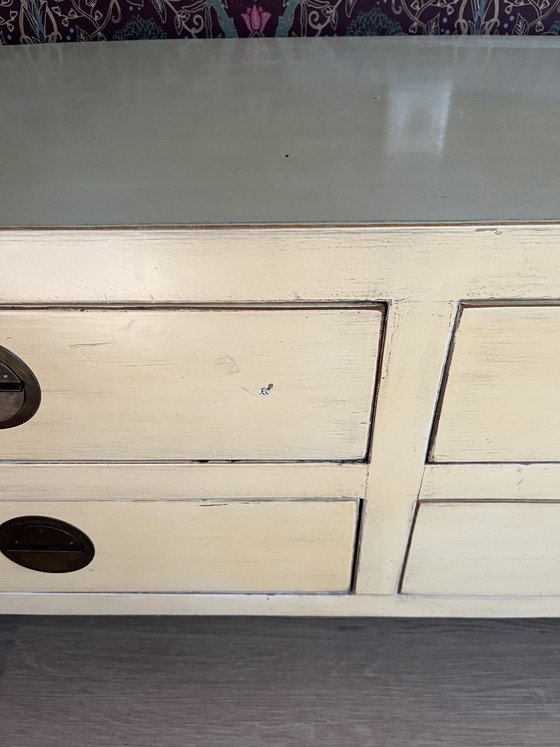Image 1 of Chinesischer Schrank / Sideboard