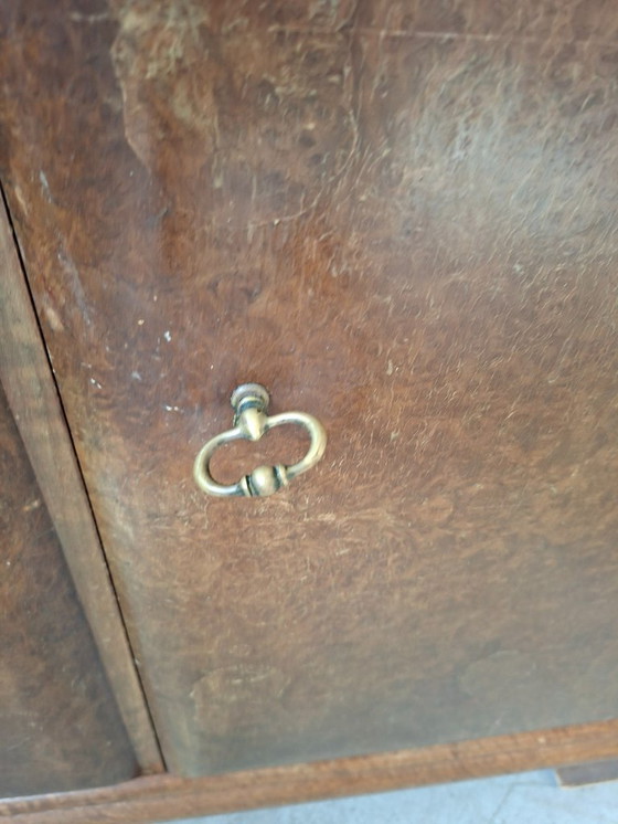 Image 1 of Vitrine vintage en loupe de noyer des années 1940/1950 – Design italien du milieu du siècle