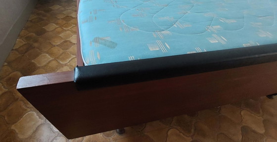 Image 1 of Letto vintage anni '60 in teak con comodini sospesi