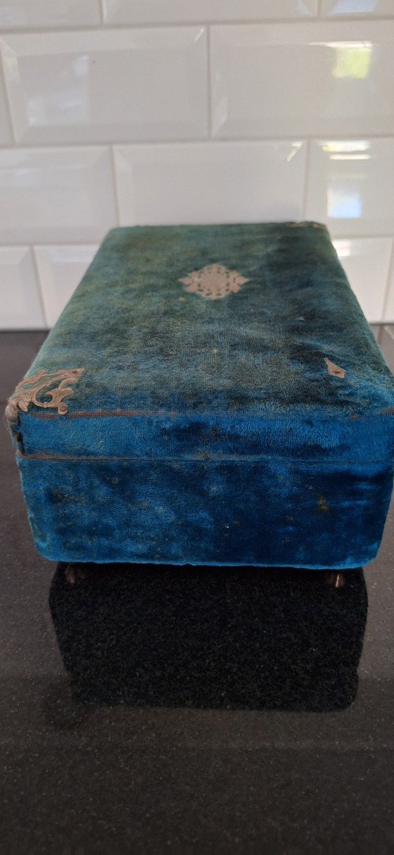 Image 1 of Antieke set van wassen handen met oud fluwelen doosje