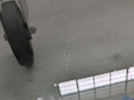 Image 1 of Table basse - Cristal - Table basse en cristal, sur roulettes, dans le style de Gae Aulenti