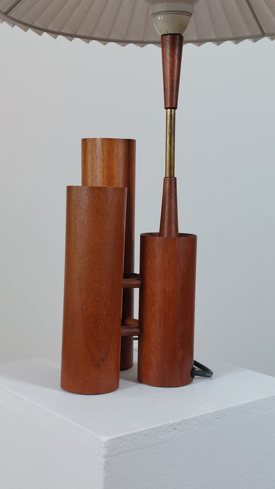 Image 1 of Vintage houten tafellamp/bijzetlamp uit het midden van de vorige eeuw met geplooide kap.