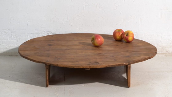 Mesa baja redonda antigua de madera de pino – Europa Central, circa 1940 – Mesas de centro, Rustic (photo 3 of 40)