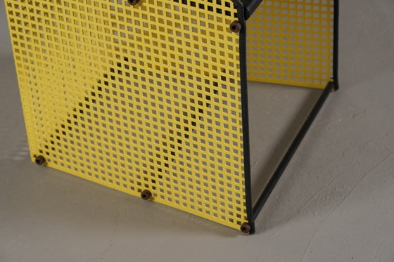 Image 1 of Chaise Memphis vintage en métal jaune, par Peter Preller, Allemagne, années 1980