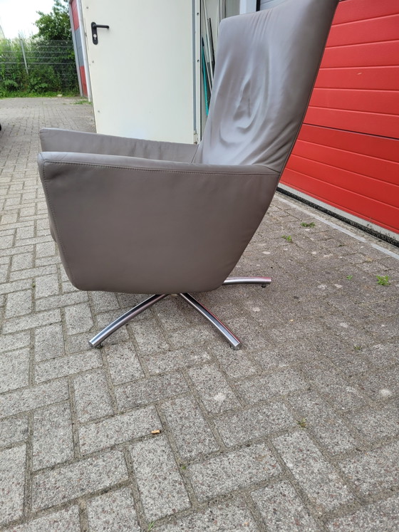 Image 1 of Nette leren Taupe kleurige Label van den Berg Foxx fauteuil