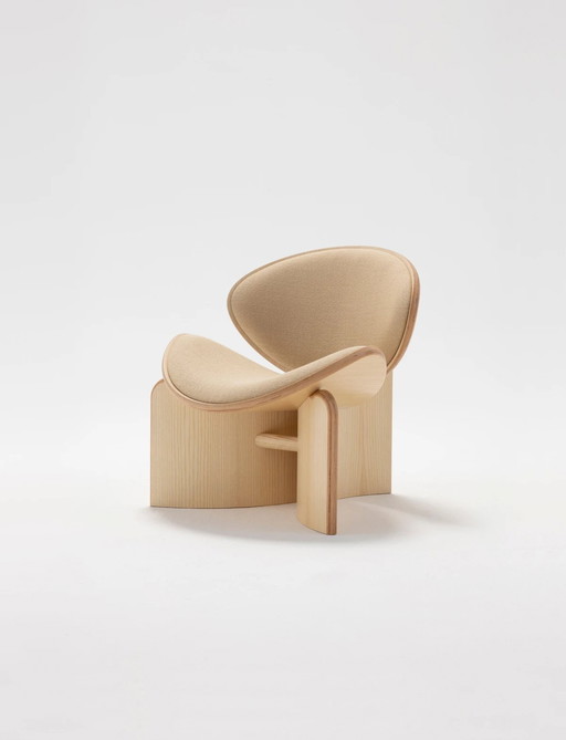 R400 Lounge Chair