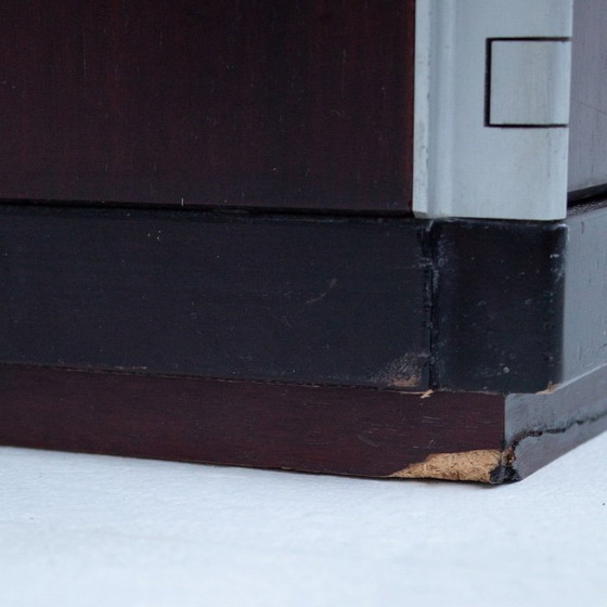 Image 1 of Moderne Italiaanse kast met metalen deurpaneel