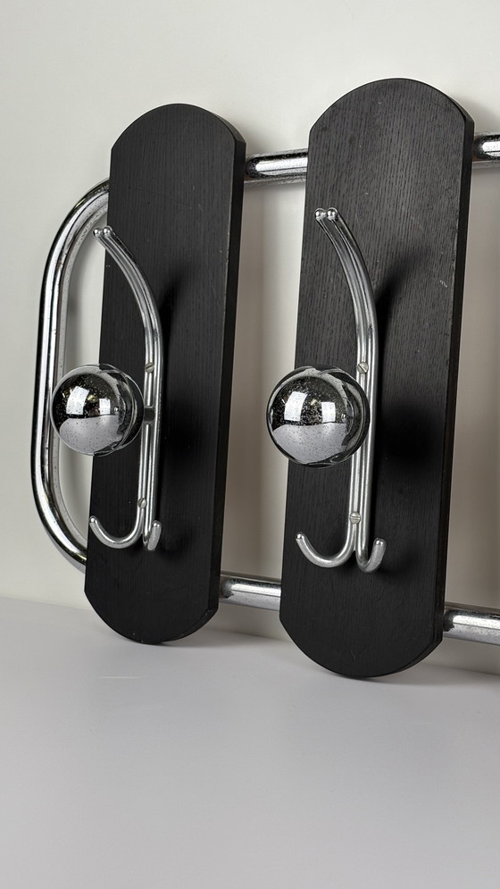 Image 1 of Appendiabiti da parete vintage anni Settanta in legno cromato e sfere argentate