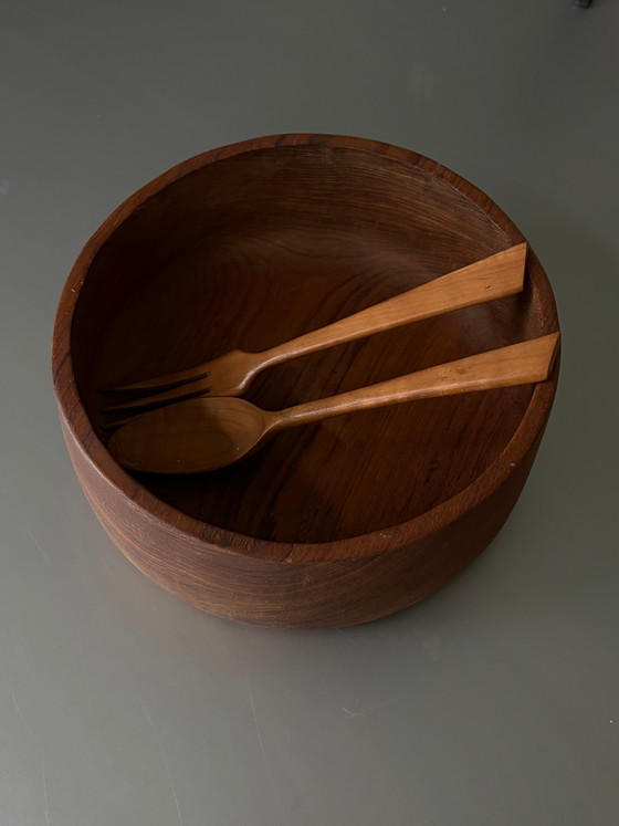 Large vintage teak salad bowl with servers – Mid Century Modern (photo 4 of 4)