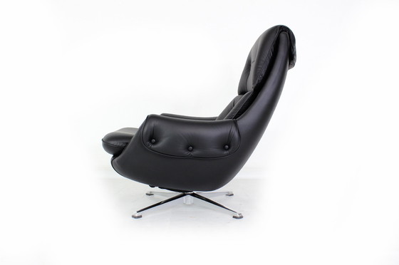 Image 1 of as new! Gustav Thams Vintage Egg Lounge Chair / Mid - Century Armchair with tilt function, Leather and polished Aluminum 1a rest