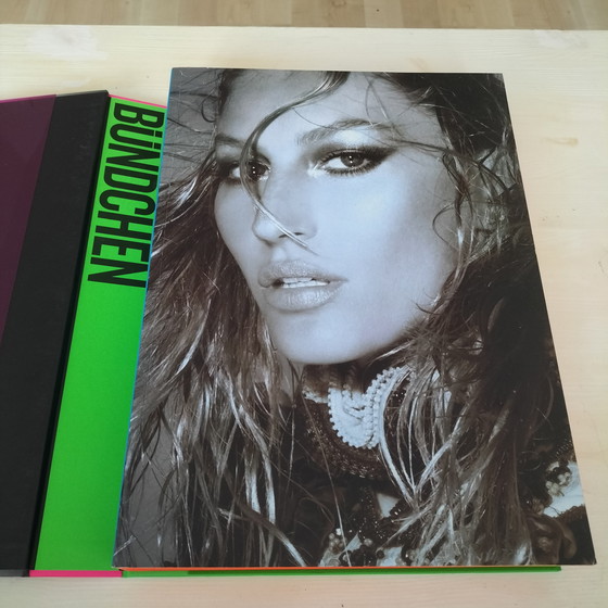 Image 1 of Giselle Bundchen