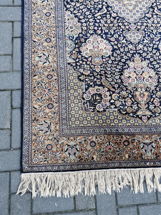 Image 1 of Handmade vintage tapijt