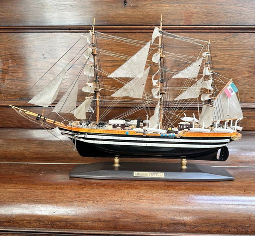 Scale model Tall Ship 'Amerigo Vespucci' - Nauticalia London