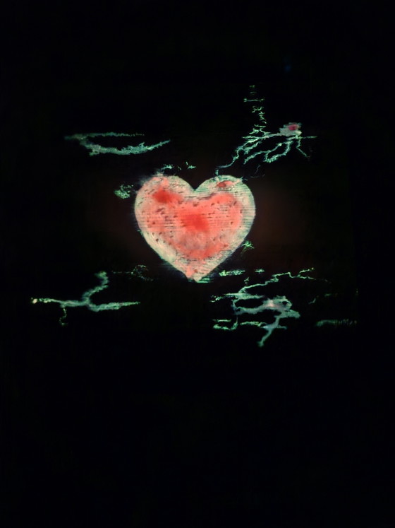 Image 1 of Uniek Epoxy Nachtkastje | Lichtenberg &Glow-in-the-Dark Hart