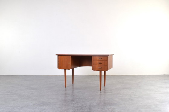 Escritorio danés de teca de mediados de siglo, década de 1960. – Wood (photo 4 of 20)