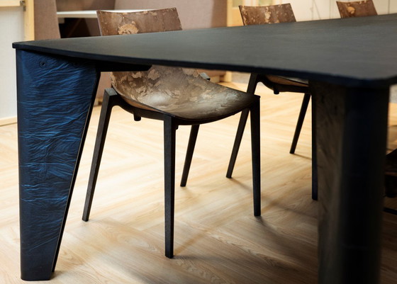 Image 1 of Mesa de piel de elefante de dirk van der Kooij