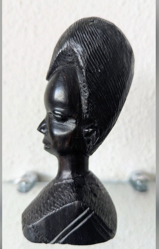 Donna africana (uomo). Testa tribale Marcari in legno intagliato in ebano